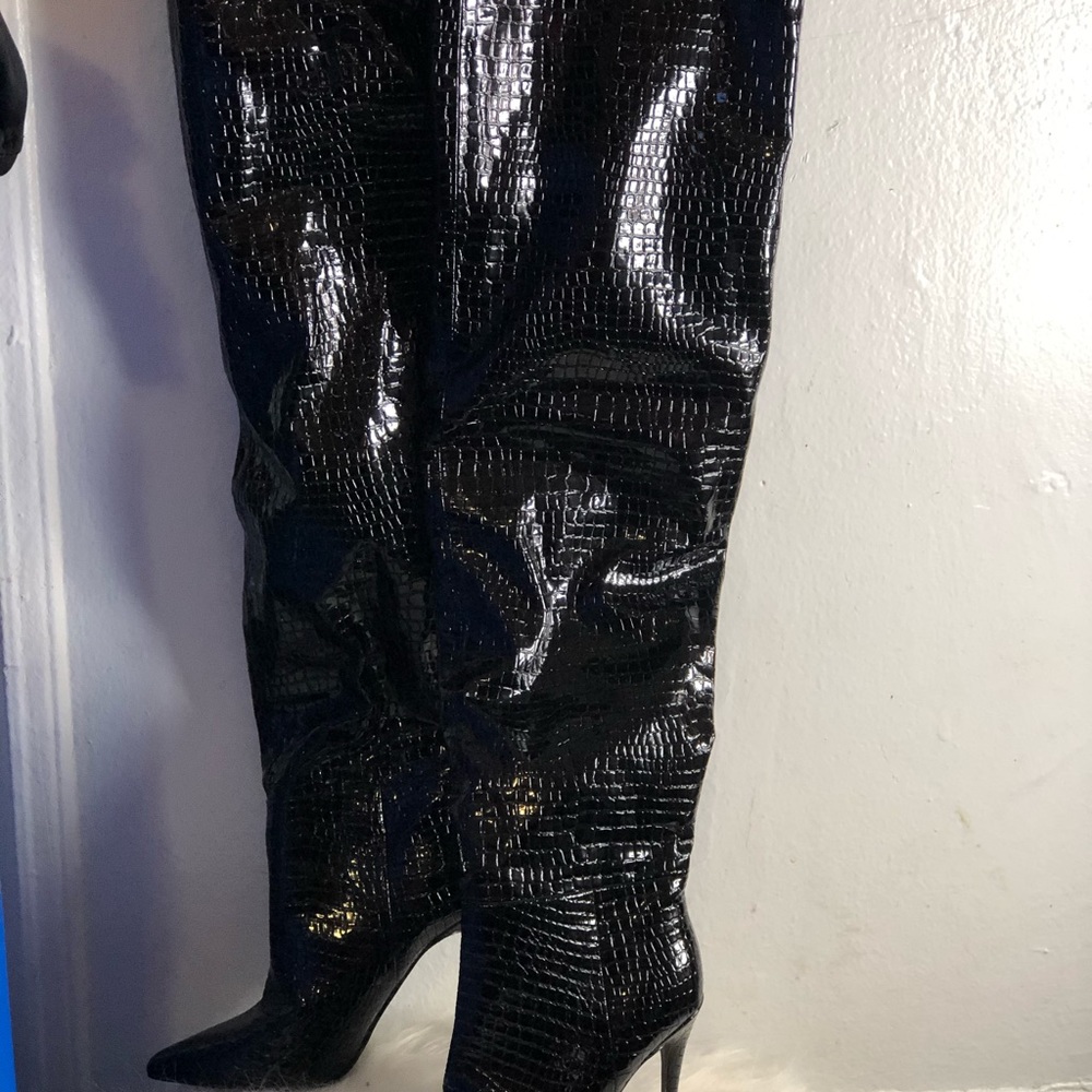 Boot - Picture 3 of 4